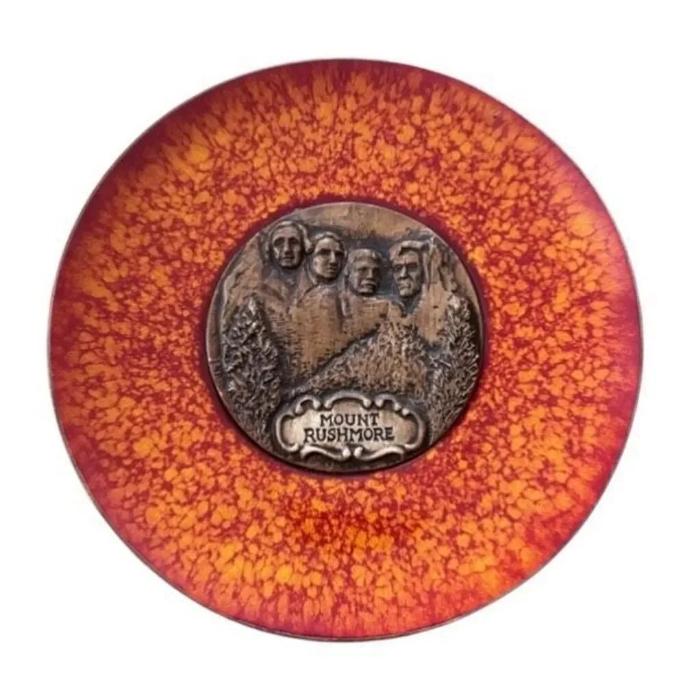 Mount Rushmore Treasure Craft Souvenir 9 1/2” Decorative Plate